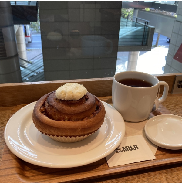【Cafe'&Meal MUJI 青葉台東急スクエア】おいしいパン「恵方巻きのような　シナモンロール」