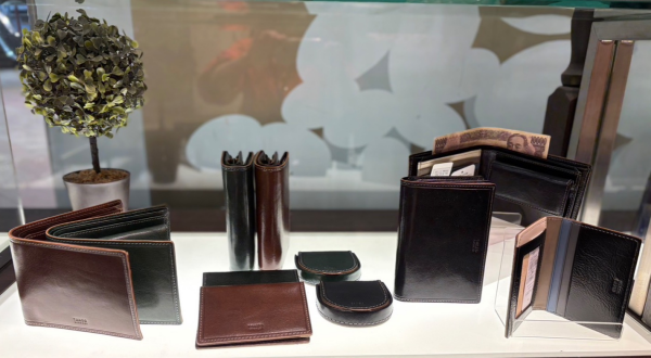 TAKEO KIKUCHI 革小物