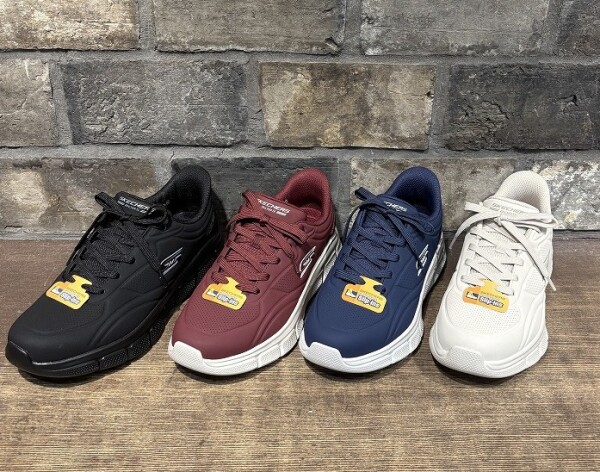 大人気SKECHERSから新作のご紹介☆