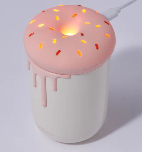 【NEW!】ドーナツモチーフの持ち運びにも便利なUSBタイプの加湿器です🍩
