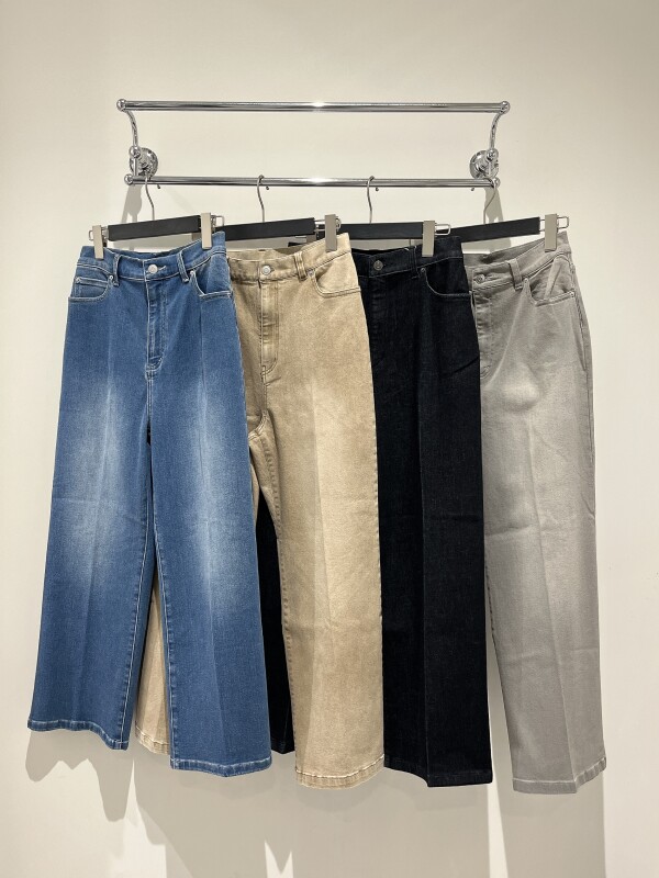 驚きの履き心地✨　a.v.vの大人のデニムシリーズ👖