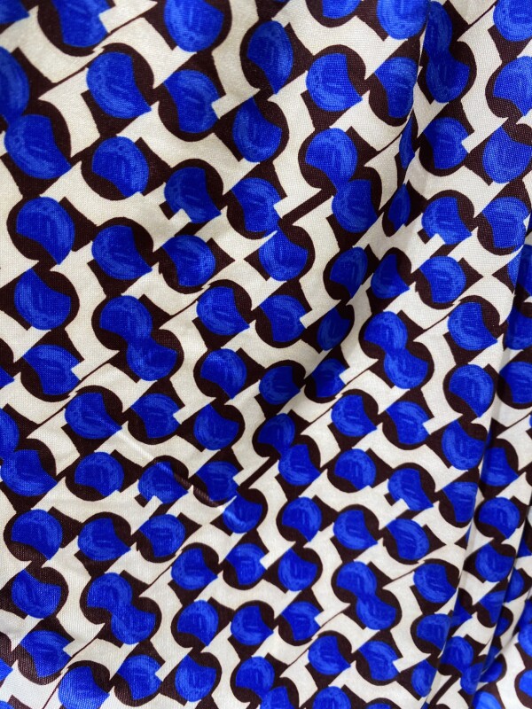 印象的なフランスブランドの柄ワンピース