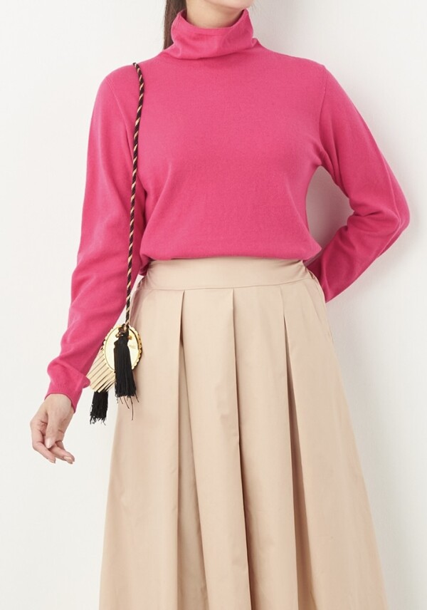 カシミヤブレンドの大人タートルネック