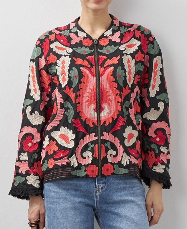 スペインのこだわりが詰まった、心躍る刺繍ジャケット