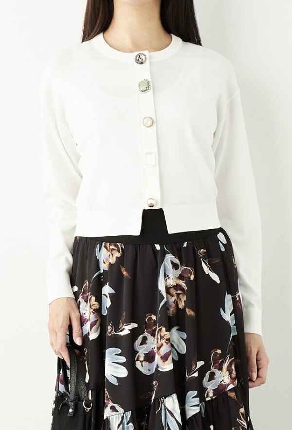 主役級カーディガンで華やかコーデに‎🤍