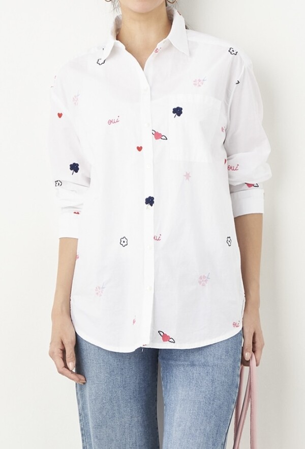 さりげない遊び心が光る、シャツブラウスが入荷しました🤍