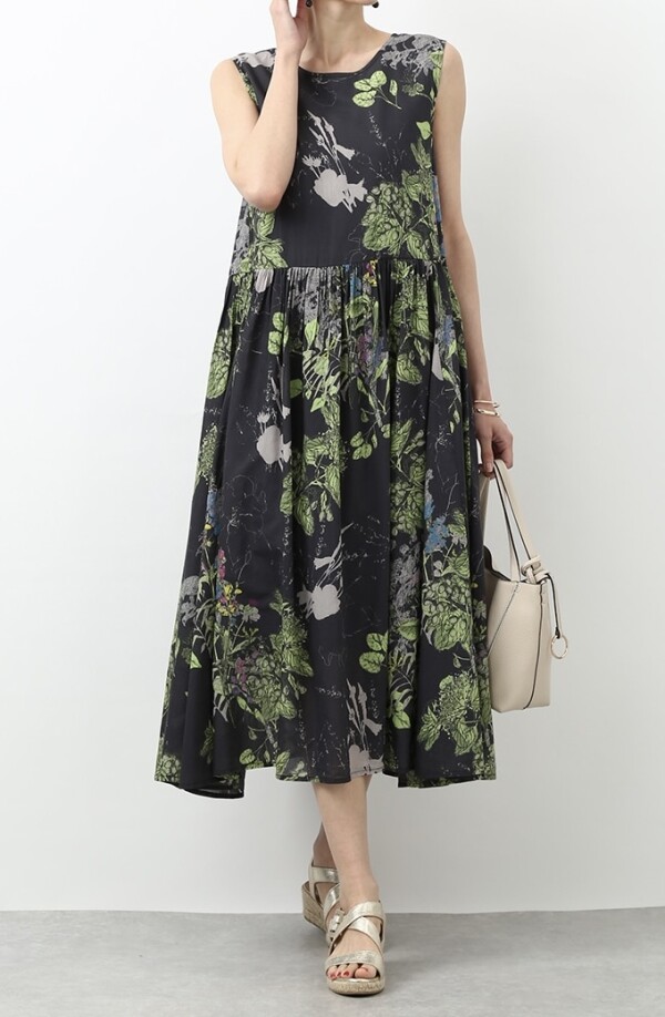 🌿涼しげなボタニカルプリントワンピース🌿