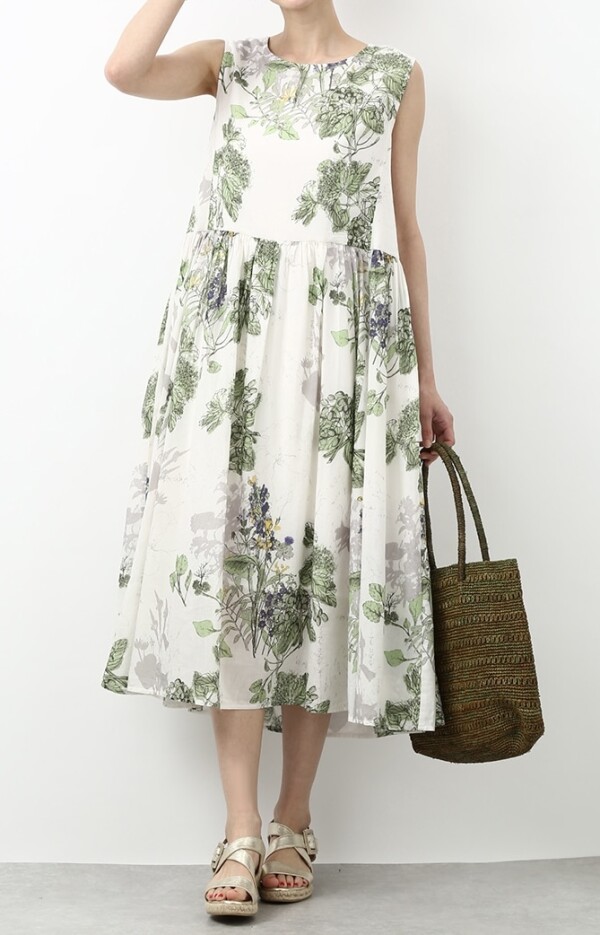 🌿涼しげなボタニカルプリントワンピース🌿