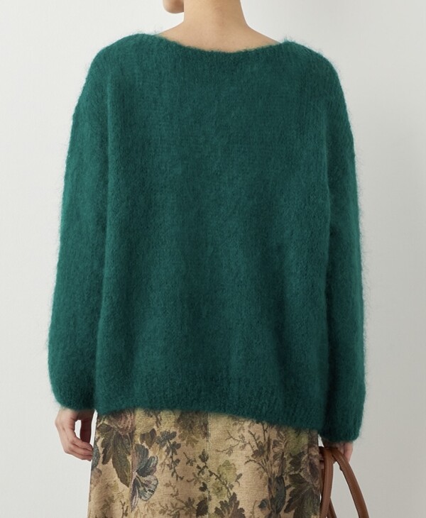 ふんわりとした表情が魅力のニットが入荷しました