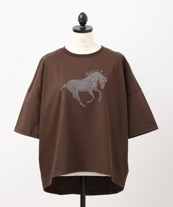 ホースプリントが印象的な半袖Tシャツ