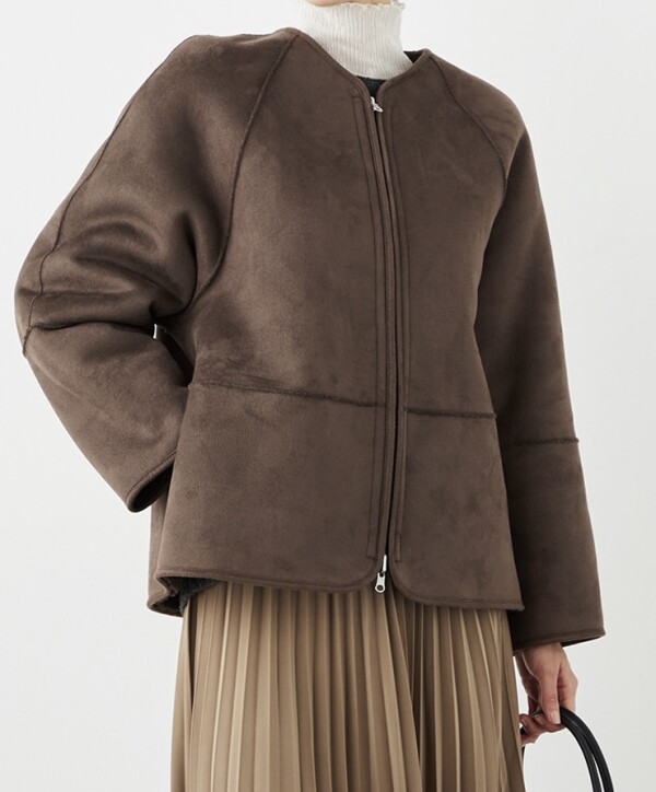 リバーシブルで楽しめる2WAYコート