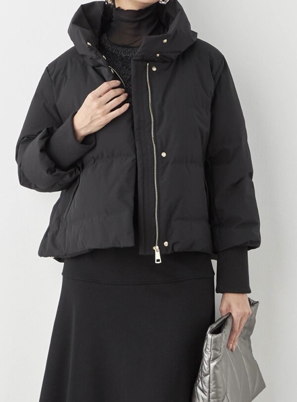 軽さと暖かさを両立した、大人のためのショートダウン