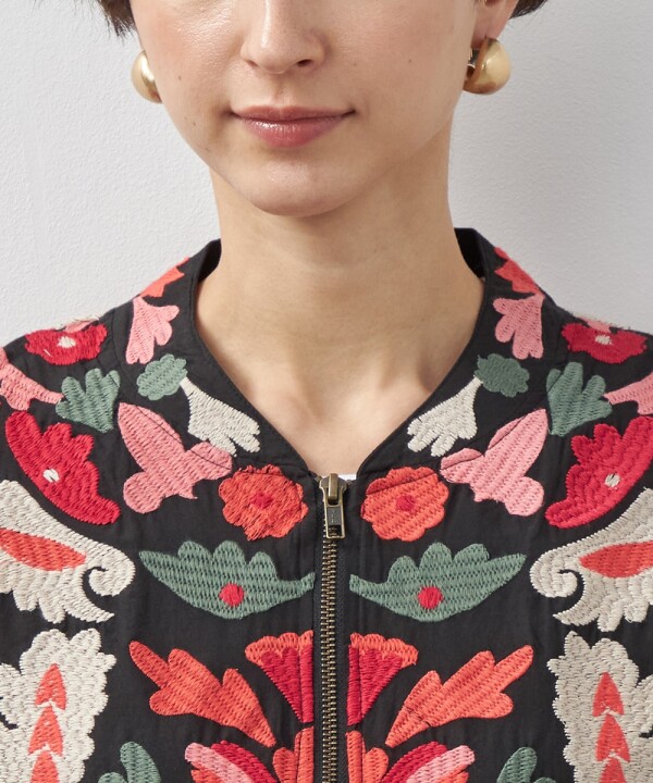 スペインのこだわりが詰まった、心躍る刺繍ジャケット