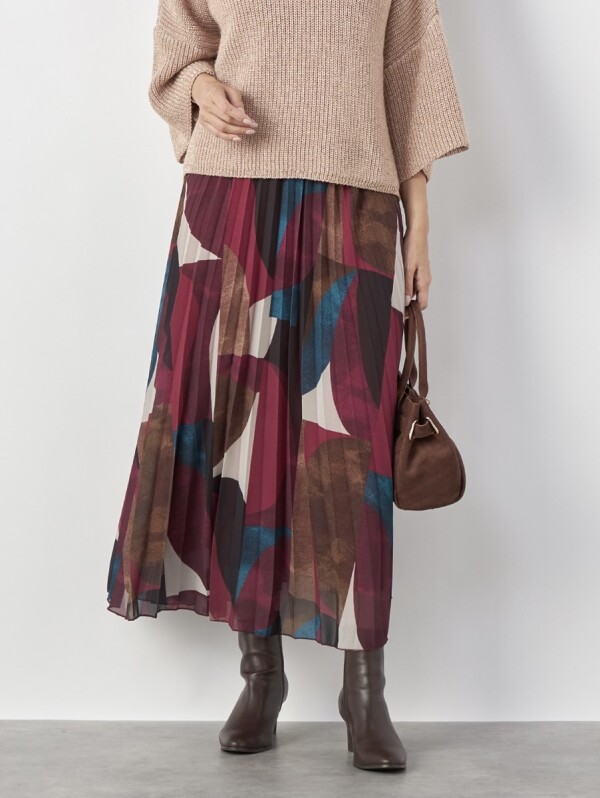 ボルドーカラーは外せない!イタリアのプリーツスカートです✨️