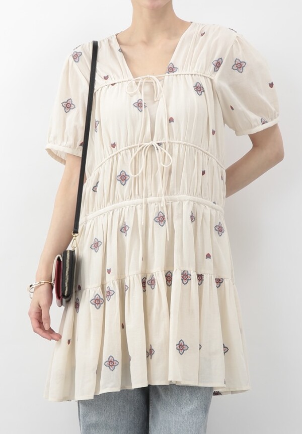 エスニック調のモチーフ刺繍チュニック