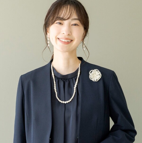 セレモニーにブローチで上品な輝きを✨