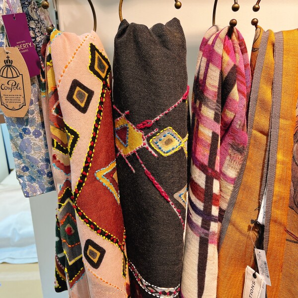 ストール色々入荷中!