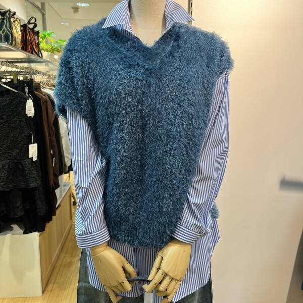 ベストにもなるふわふわニット