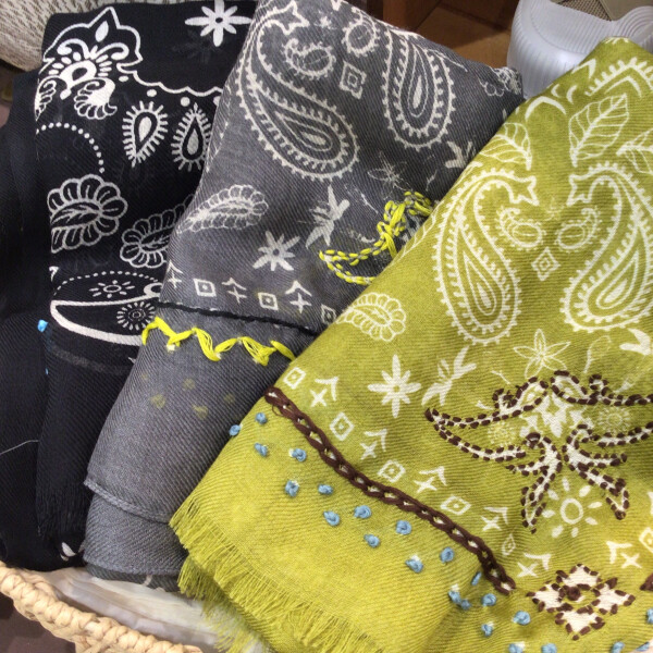 秋の準備　ストール入荷！