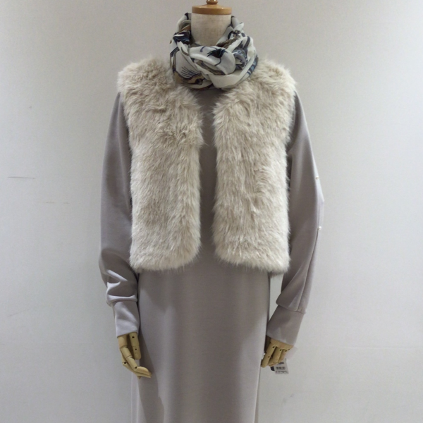 ワンピースとフェイクファーのSET UP