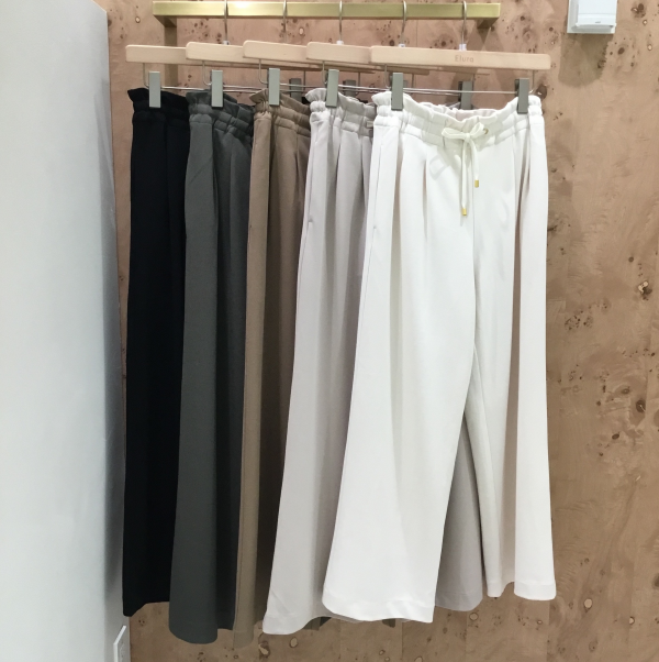 累計販売9万8000本！エルーラの定番パンツ