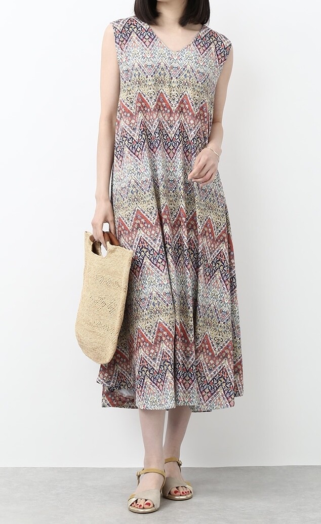 マルチフラワーが目を惹くワンピース🌸