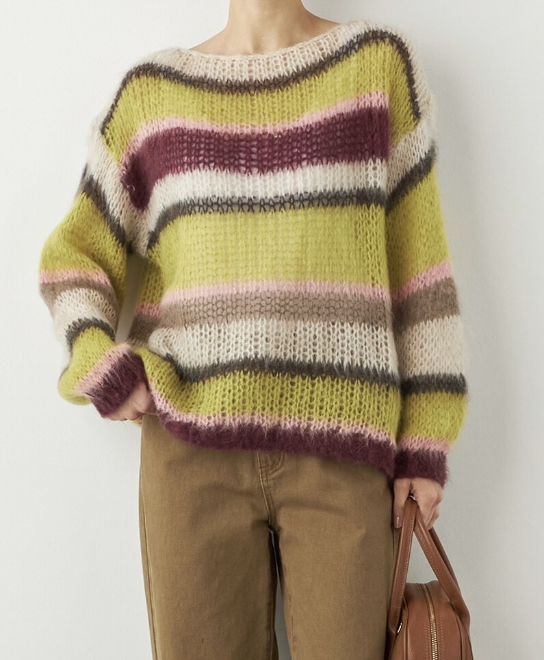 目を惹くマルチボーダーニットが登場♪♪