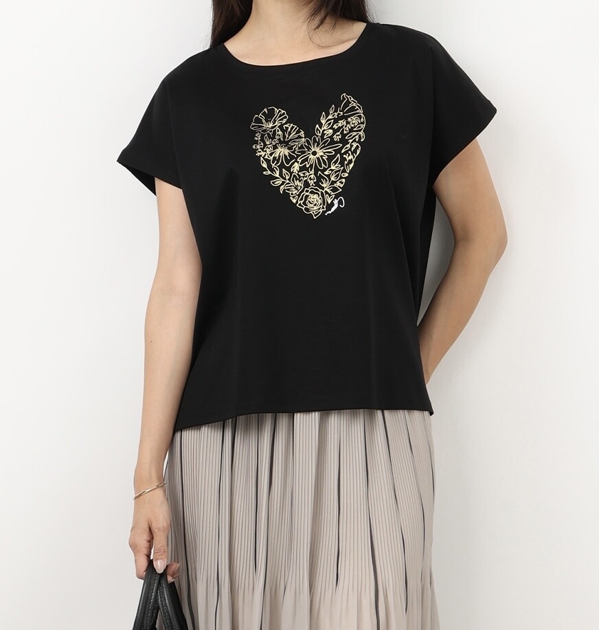 大人可愛いフラワーハートTシャツ
