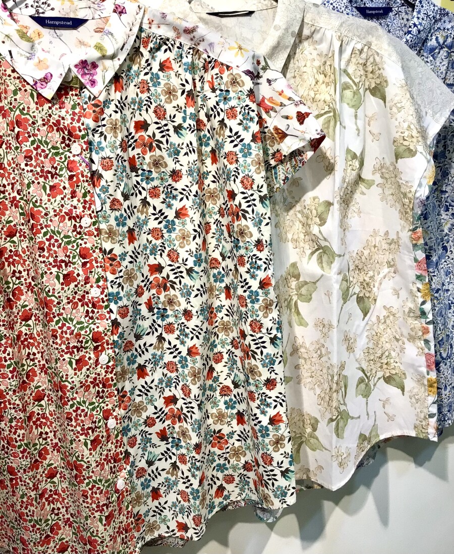 リバティ　ブラウスお買上げでトートバッグプレゼント🎁