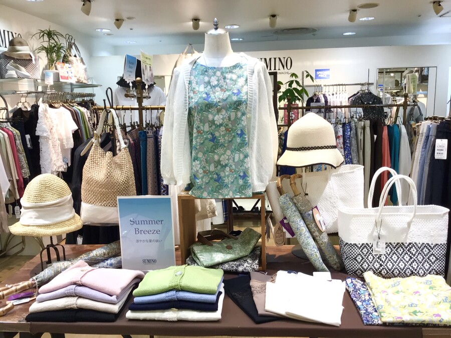 夏のブラウス揃ってます！